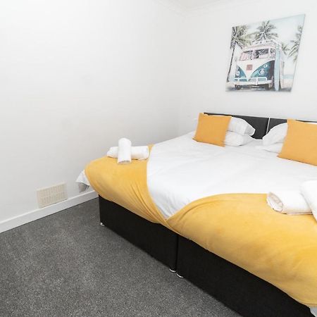 Business Friendly 3Br Home - King Size Beds & Centrally Located Суонси Экстерьер фото