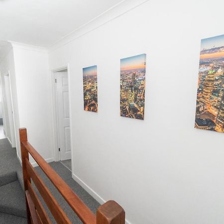 Business Friendly 3Br Home - King Size Beds & Centrally Located Суонси Экстерьер фото