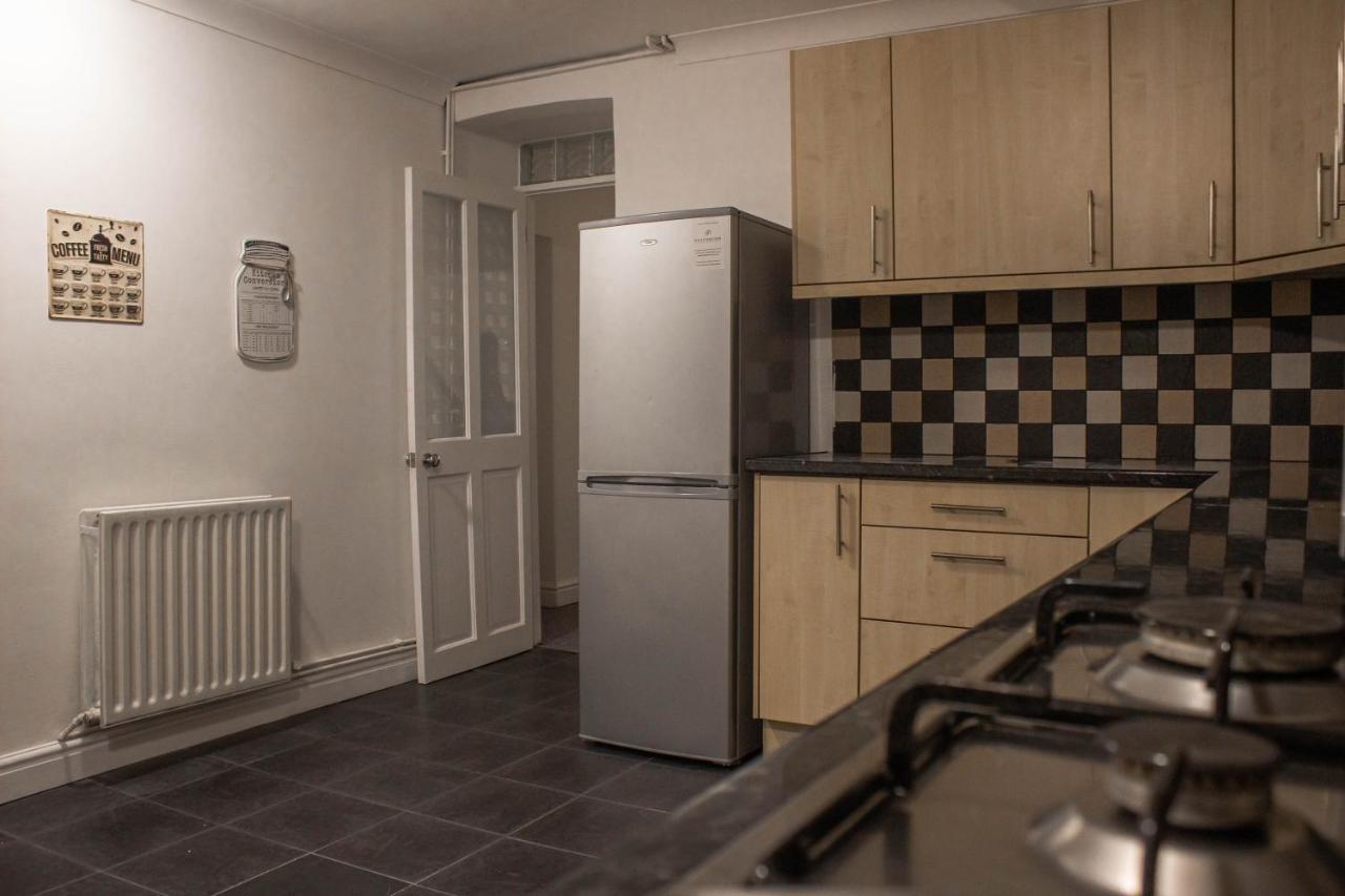 Business Friendly 3Br Home - King Size Beds & Centrally Located Суонси Экстерьер фото