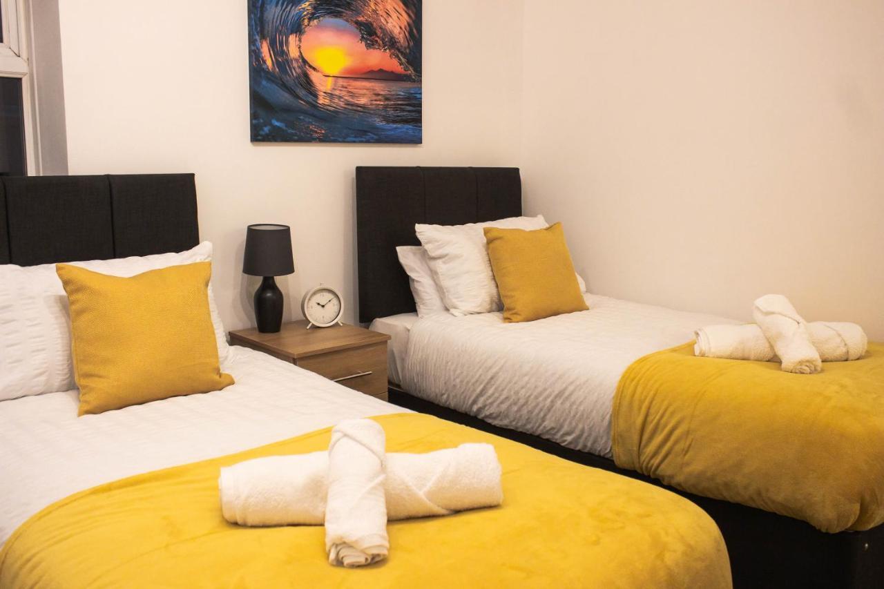 Business Friendly 3Br Home - King Size Beds & Centrally Located Суонси Экстерьер фото