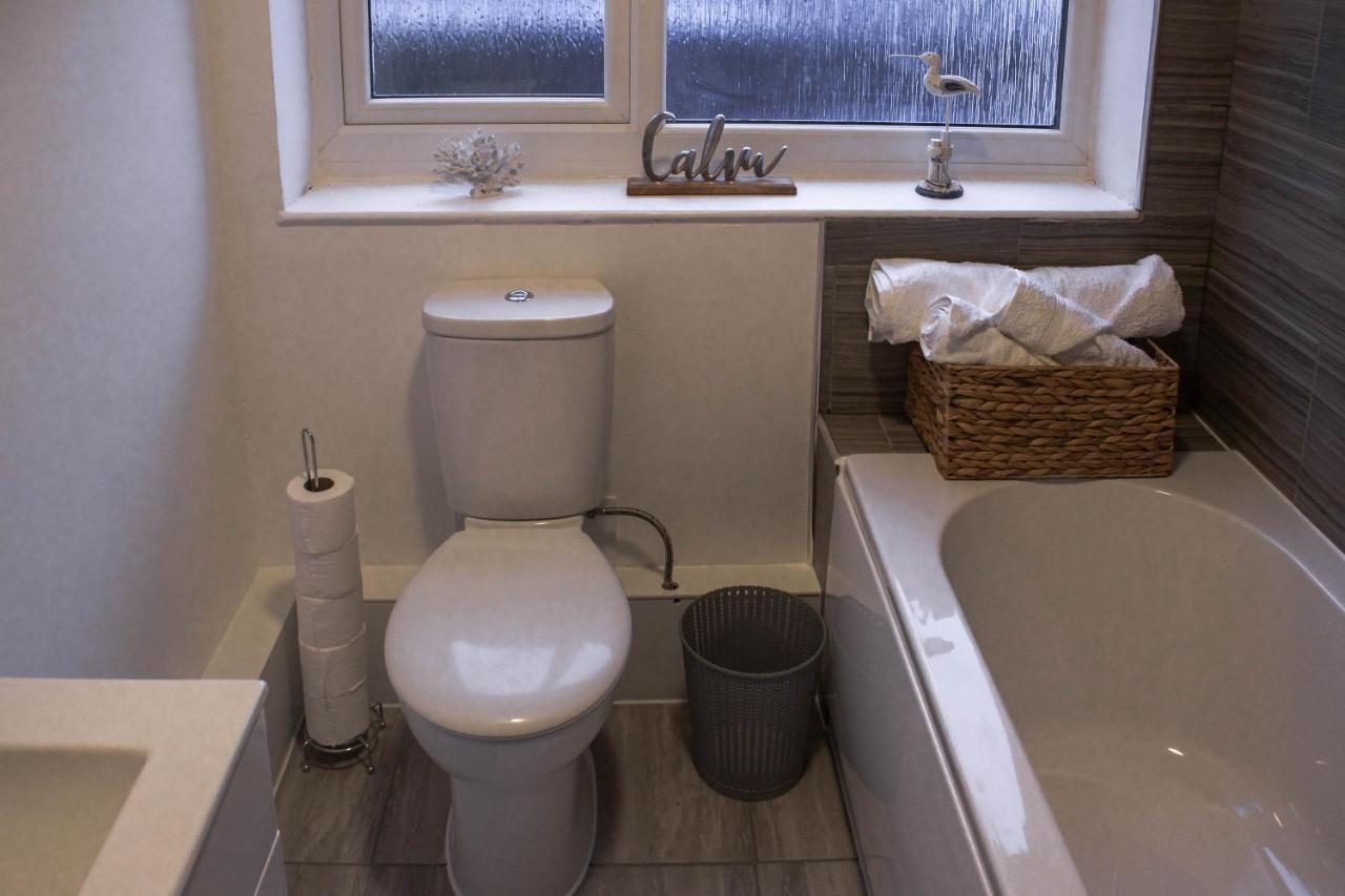 Business Friendly 3Br Home - King Size Beds & Centrally Located Суонси Экстерьер фото