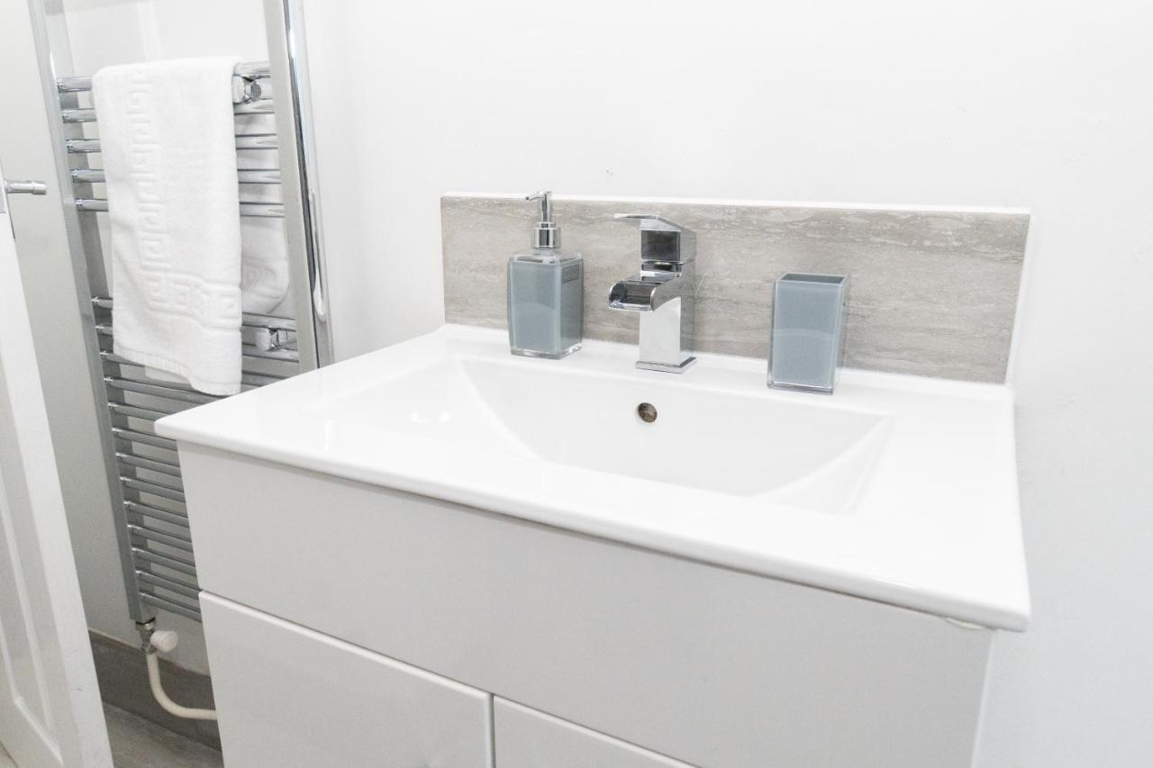 Business Friendly 3Br Home - King Size Beds & Centrally Located Суонси Экстерьер фото