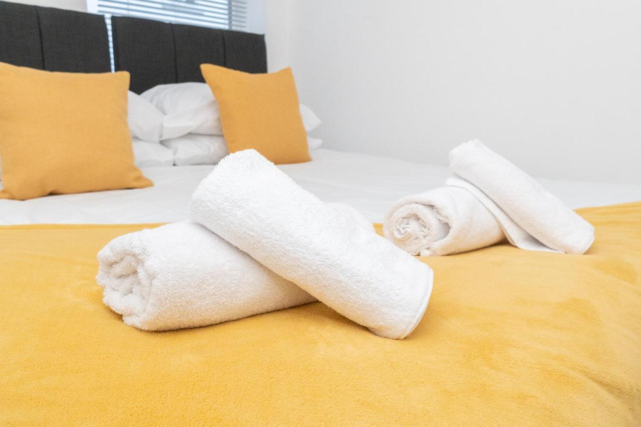 Business Friendly 3Br Home - King Size Beds & Centrally Located Суонси Экстерьер фото